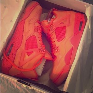 Air Force Retro 4 Jordan’s! Brand new used once!